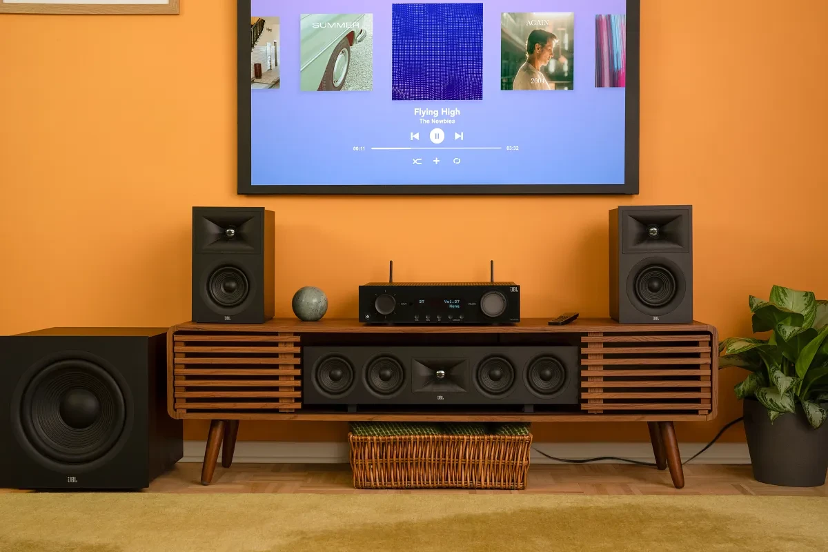 JBL Modern Audio y los altavoces Stage 2